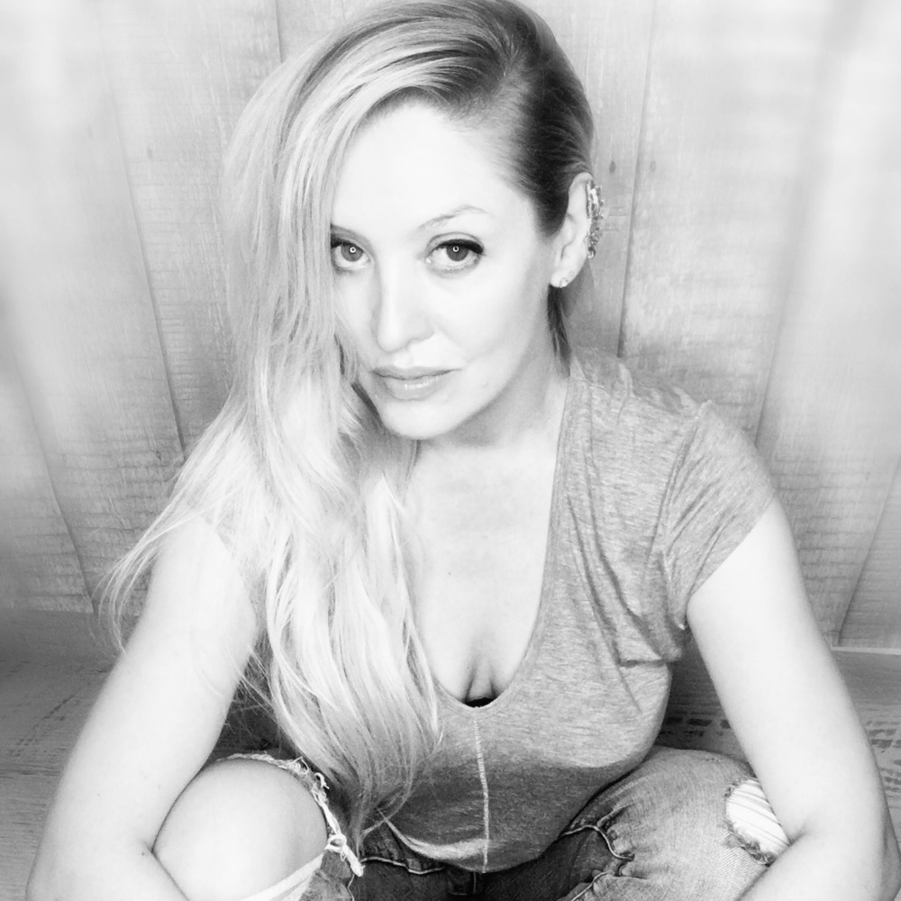 It's pronounced bon-DEE, but Bandit works, too! 🖤